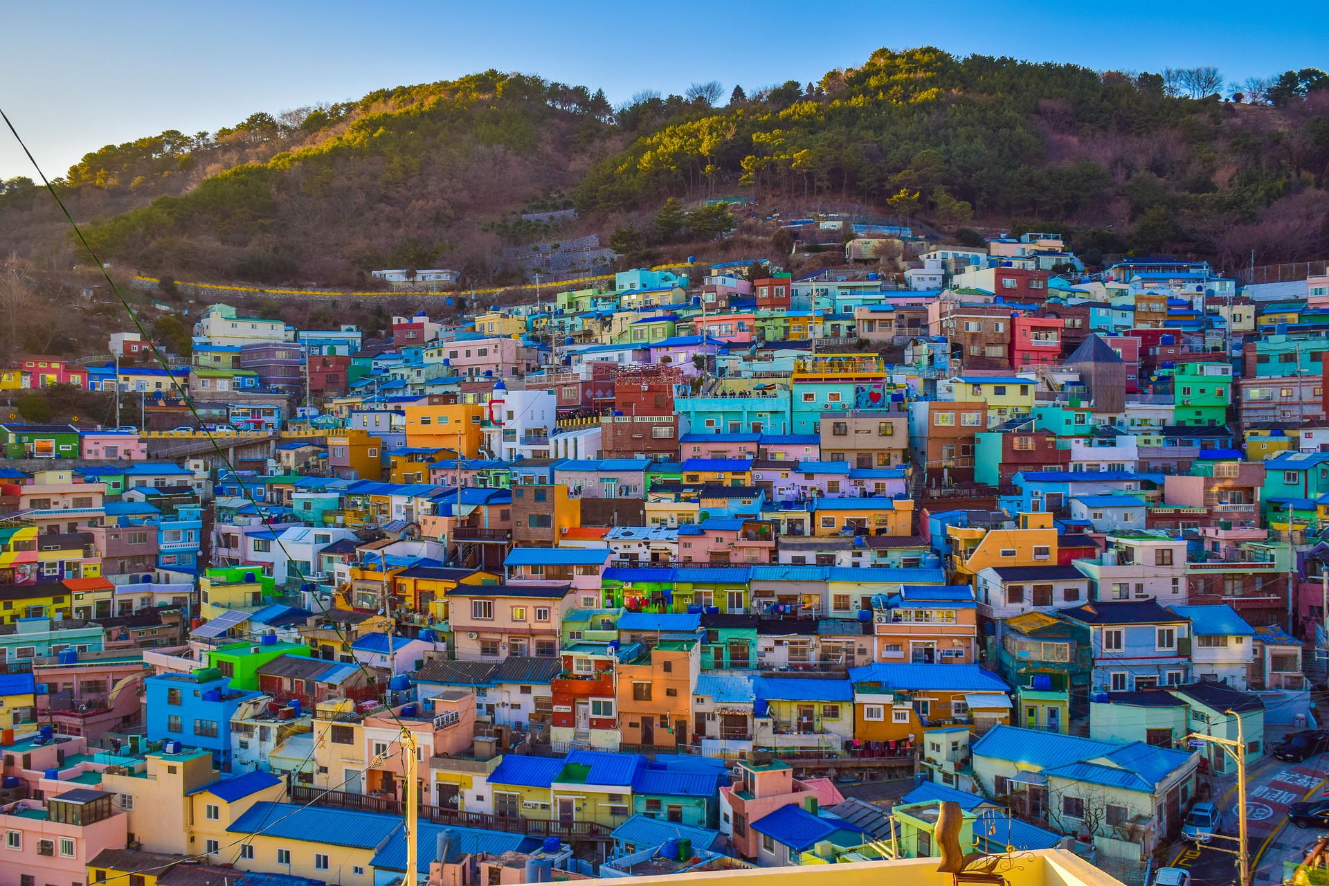 부산여행, 형형색색 다양한 주택들이 있는 감천문화 마을 전경