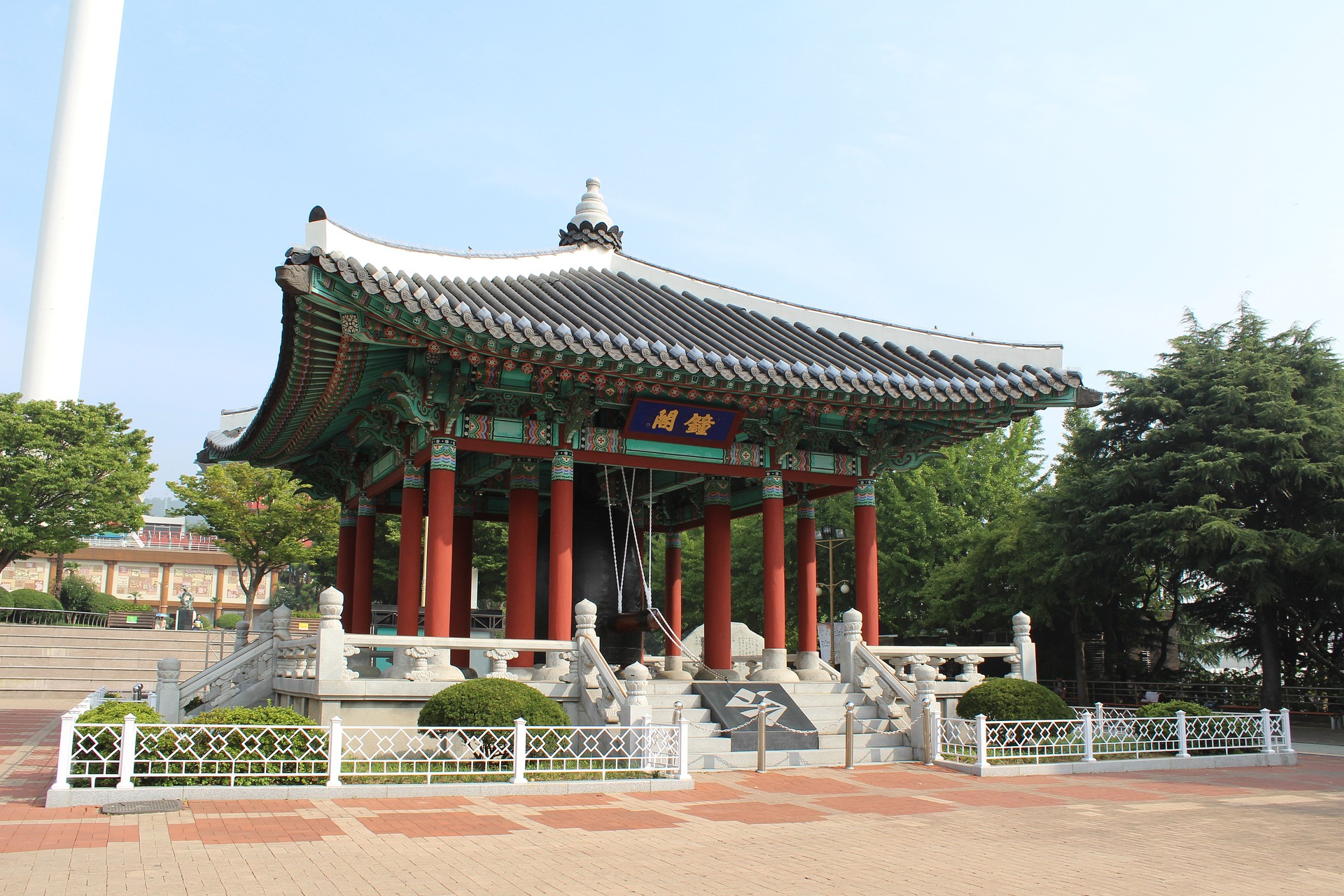 부산여행, 부산타워에 있는 종